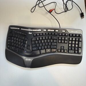 Microsoft KU-0462 Natural Black Ergonomic Wave USB Keyboard 4000 v1.0 Tested